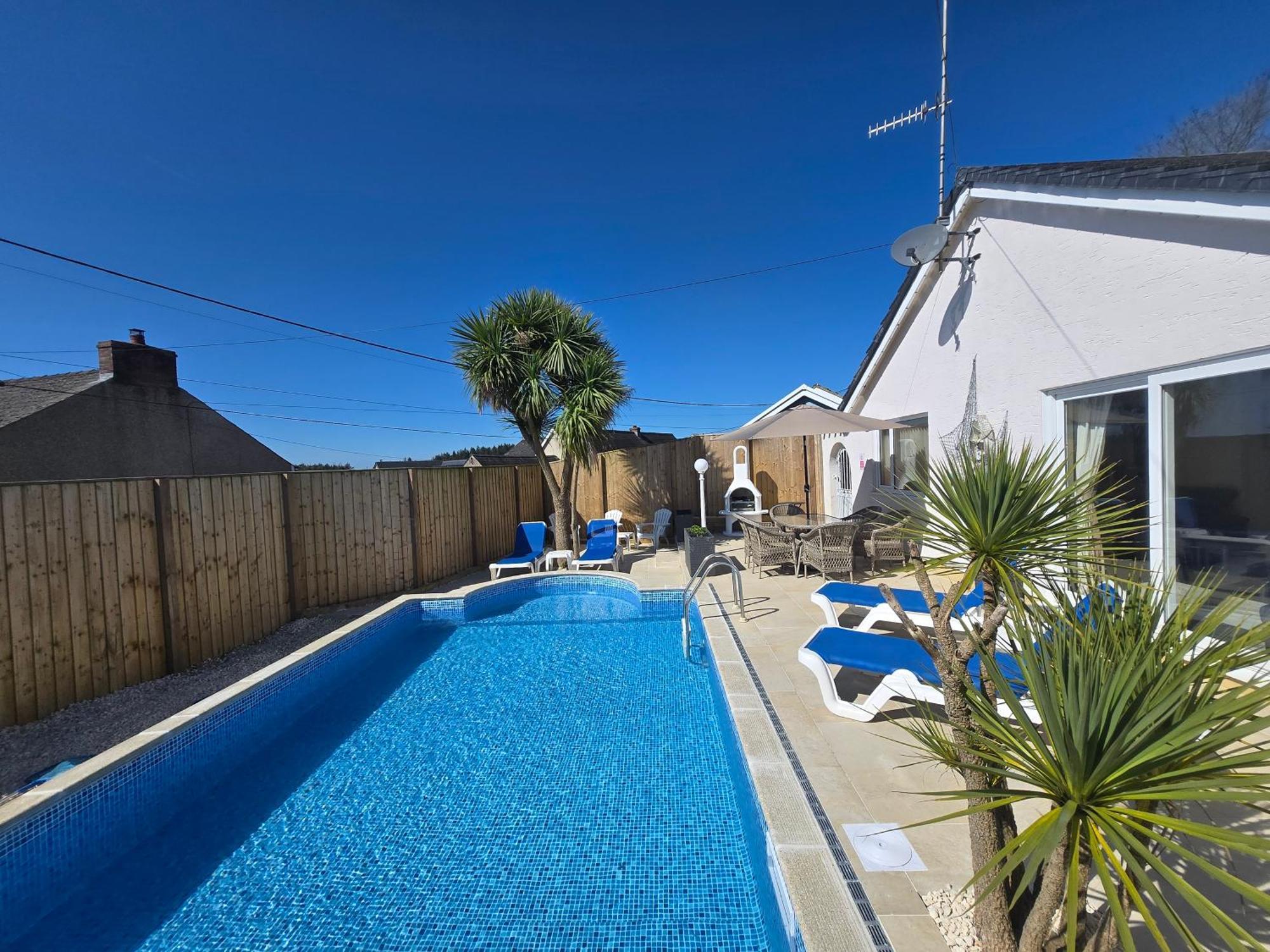 Family Bungalow With Private Pool Kilgetty Extérieur photo